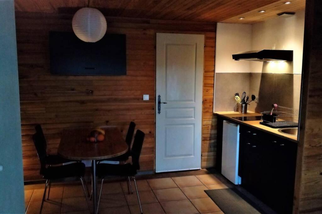Studio 32M2 - Dans Propriete Avec Vue Imprenable Sur Le Lac Du Salagou Liausson المظهر الخارجي الصورة